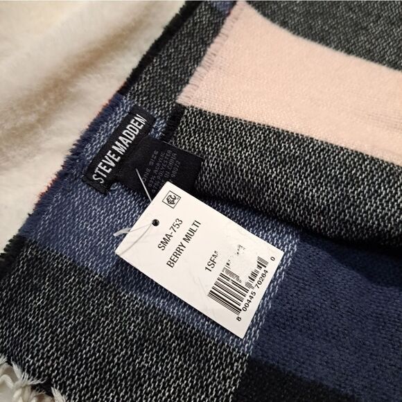 NWT Steve Madden Scarf - Picture 3 of 3
